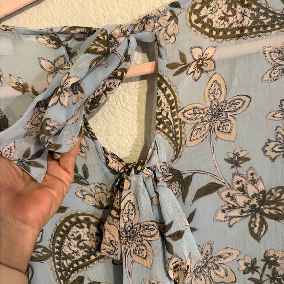 American Eagle Outfitters Floral Print Blouse in Blue and Brown. Size Medium. - Picture 8 of 10